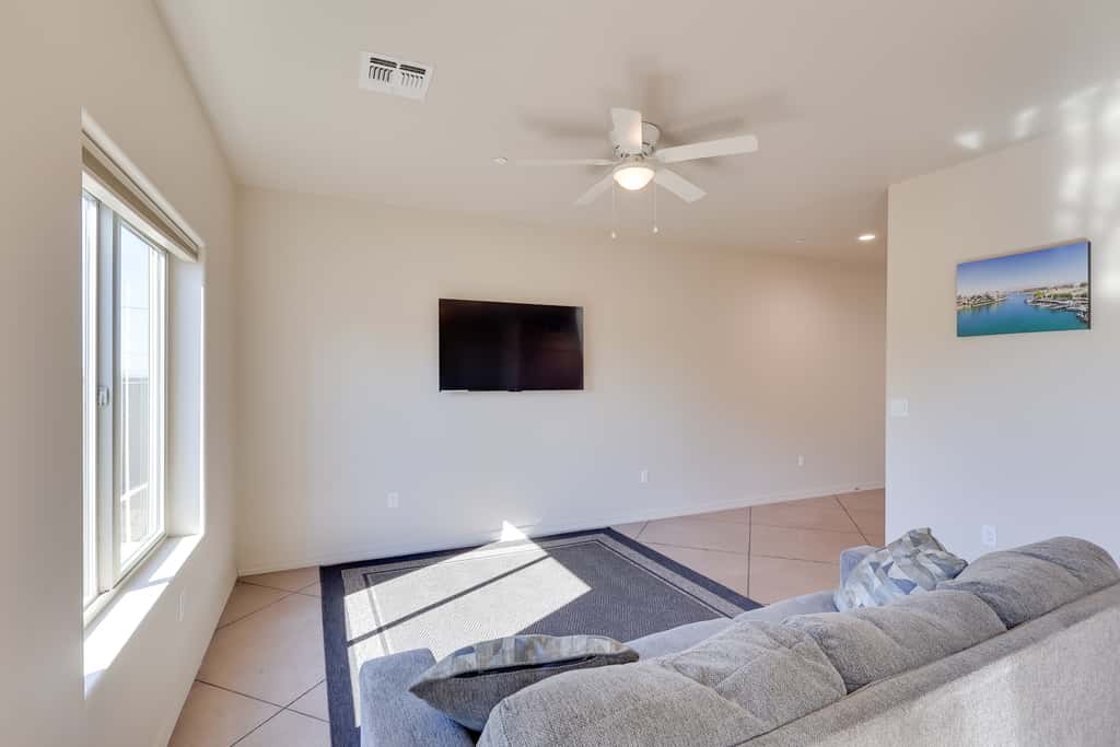 Golf, Hike & Boat! Bright Lake Havasu City Apt
