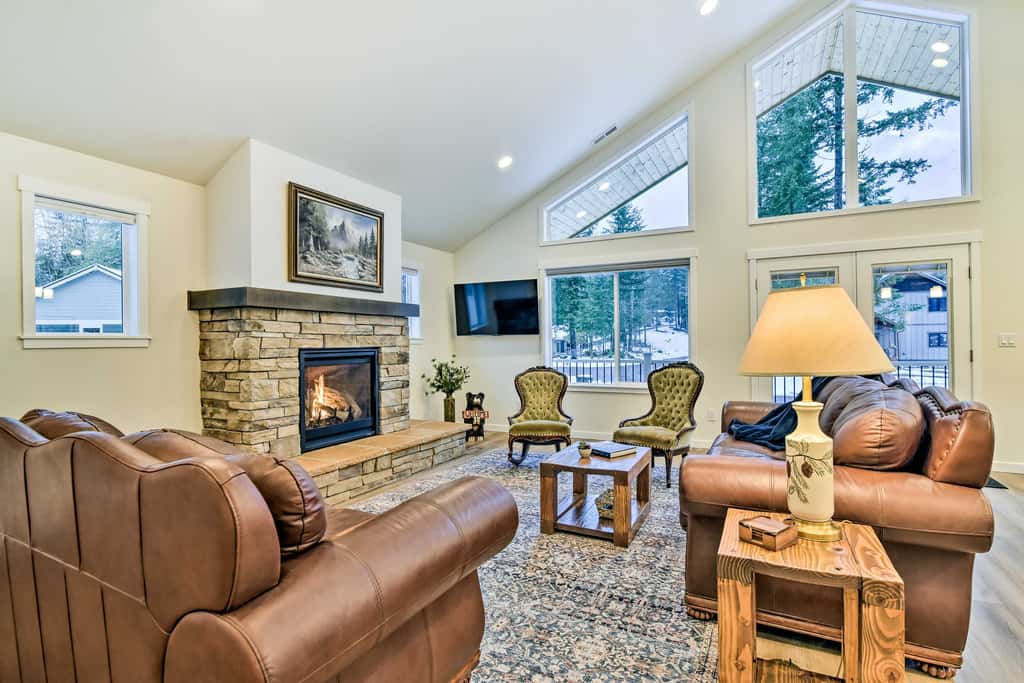 Family-Friendly Packwood Retreat w/ Deck!