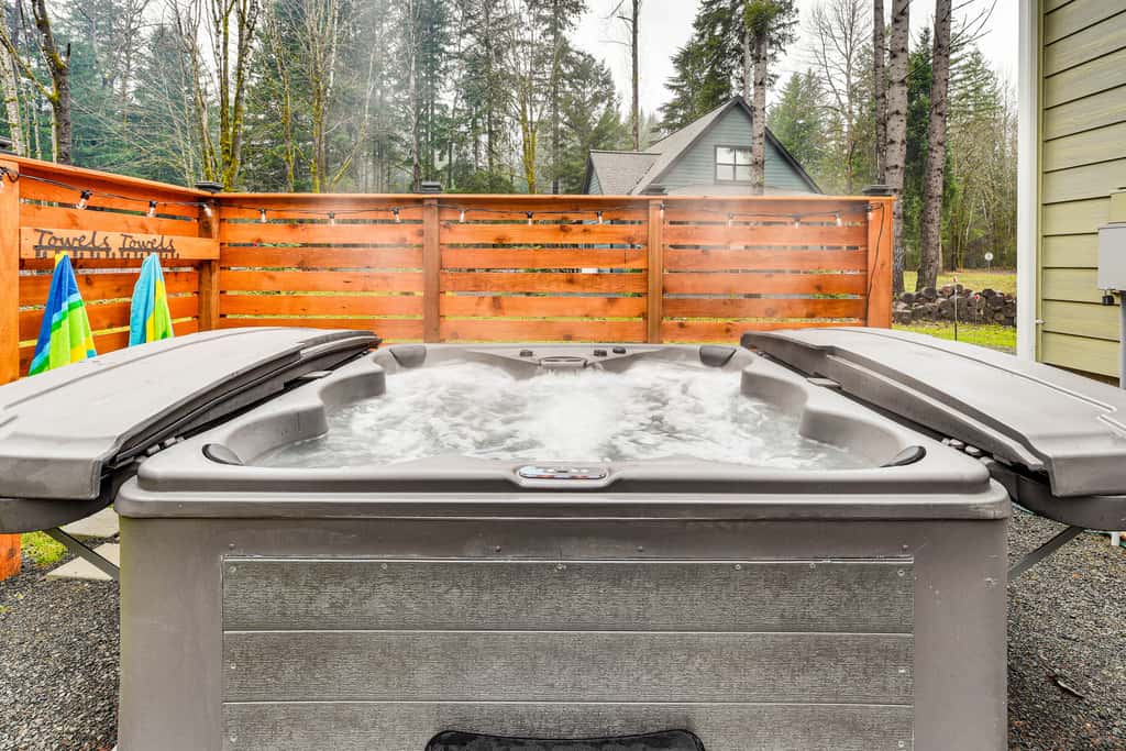 Family-Friendly Packwood Retreat w/ Deck!