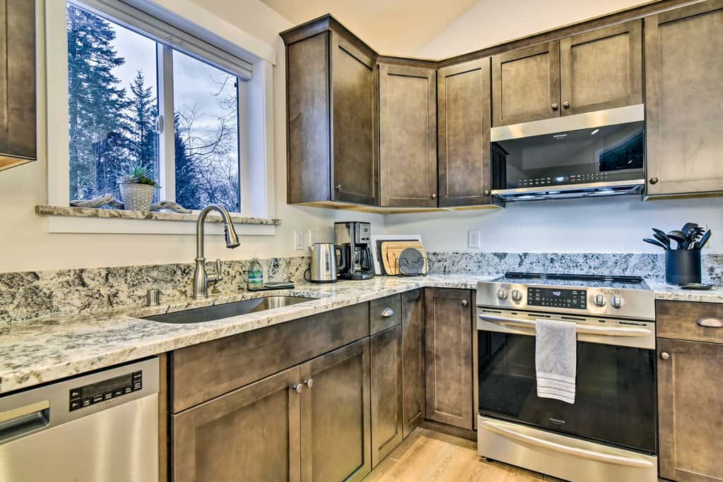 Family-Friendly Packwood Retreat w/ Deck!