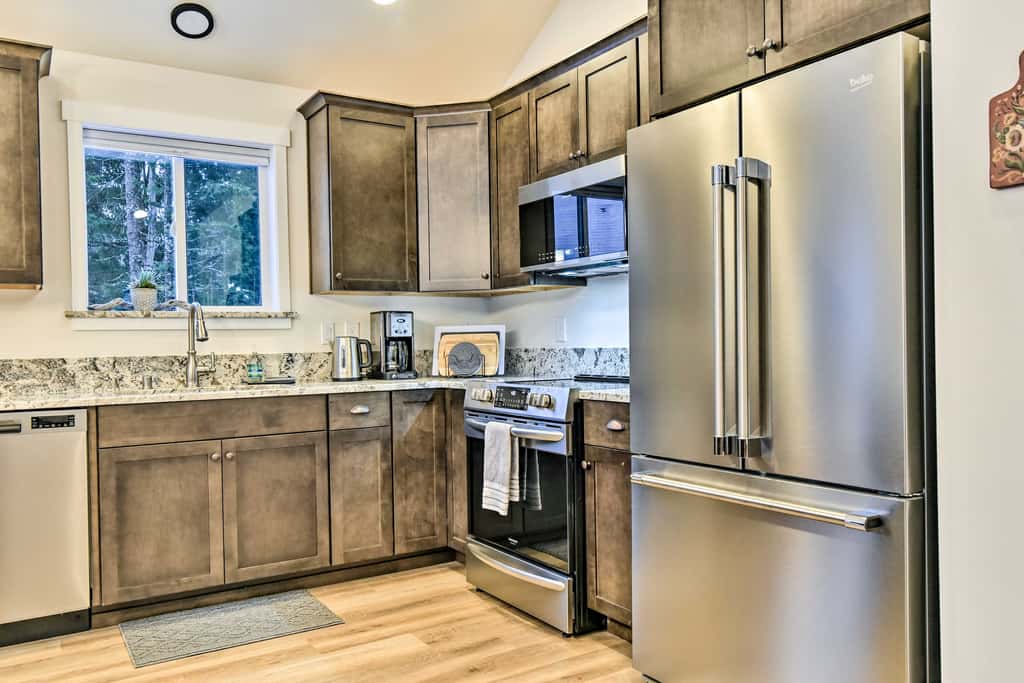 Family-Friendly Packwood Retreat w/ Deck!