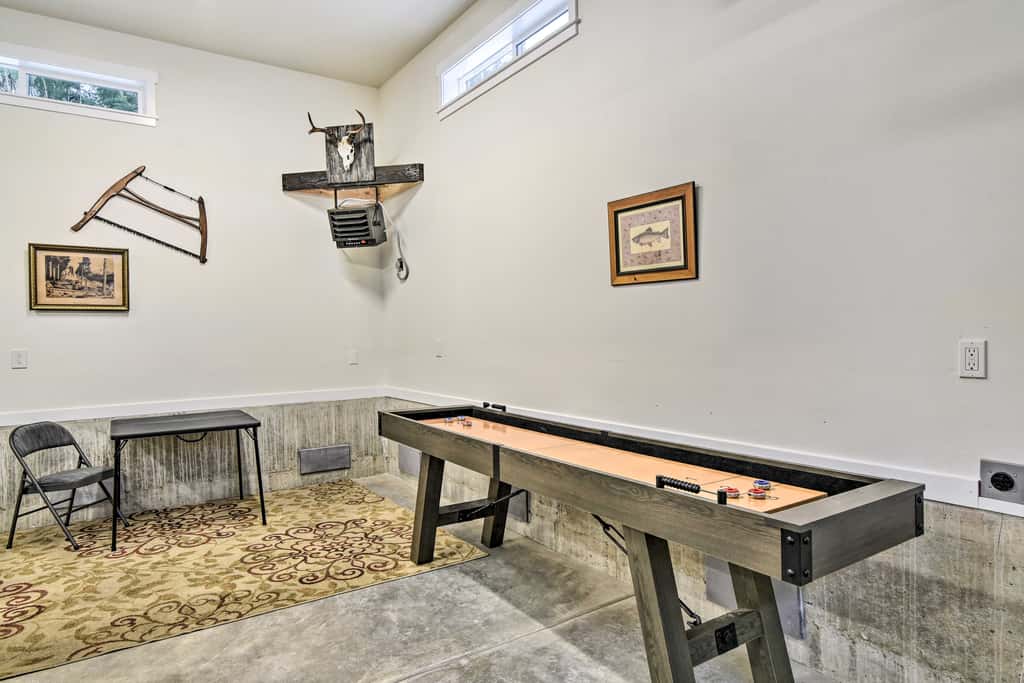 Family-Friendly Packwood Retreat w/ Deck!