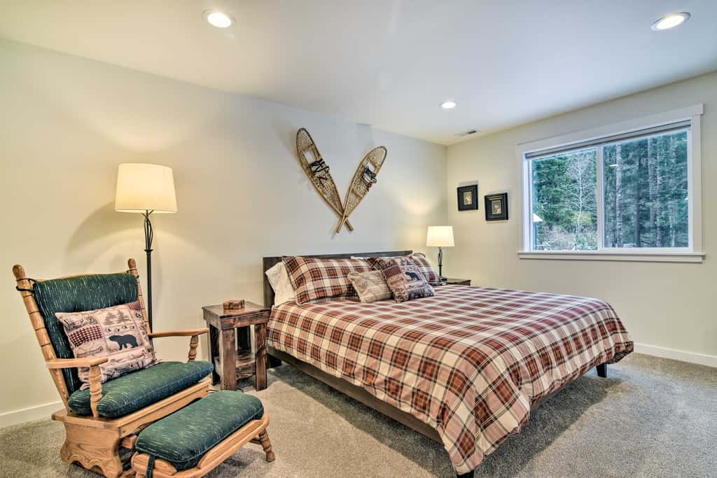 Family-Friendly Packwood Retreat w/ Deck!