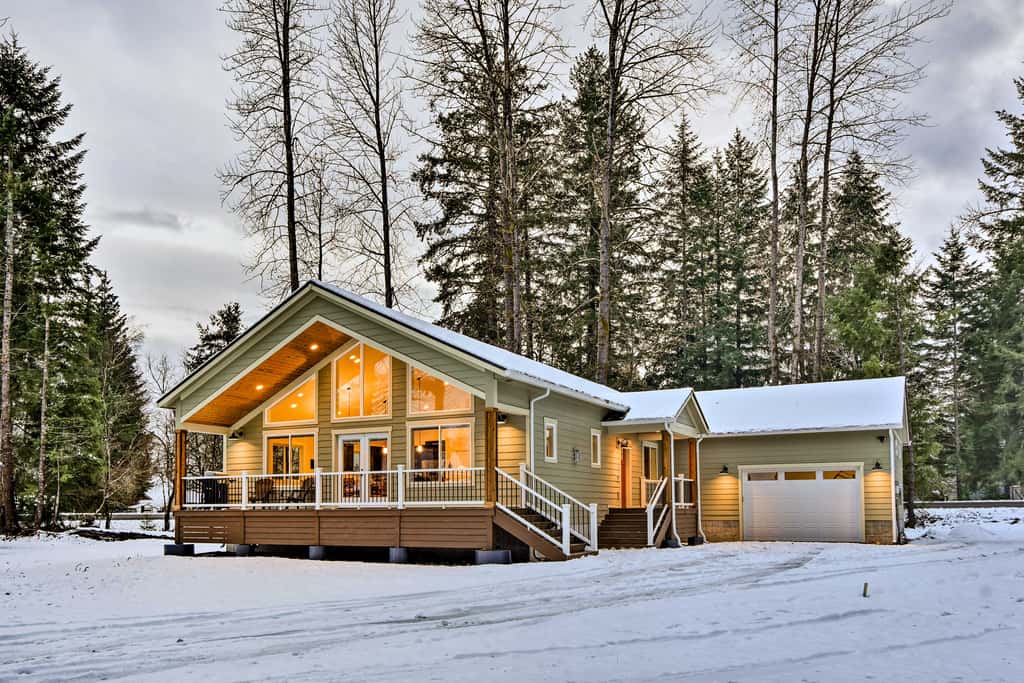 Family-Friendly Packwood Retreat w/ Deck!