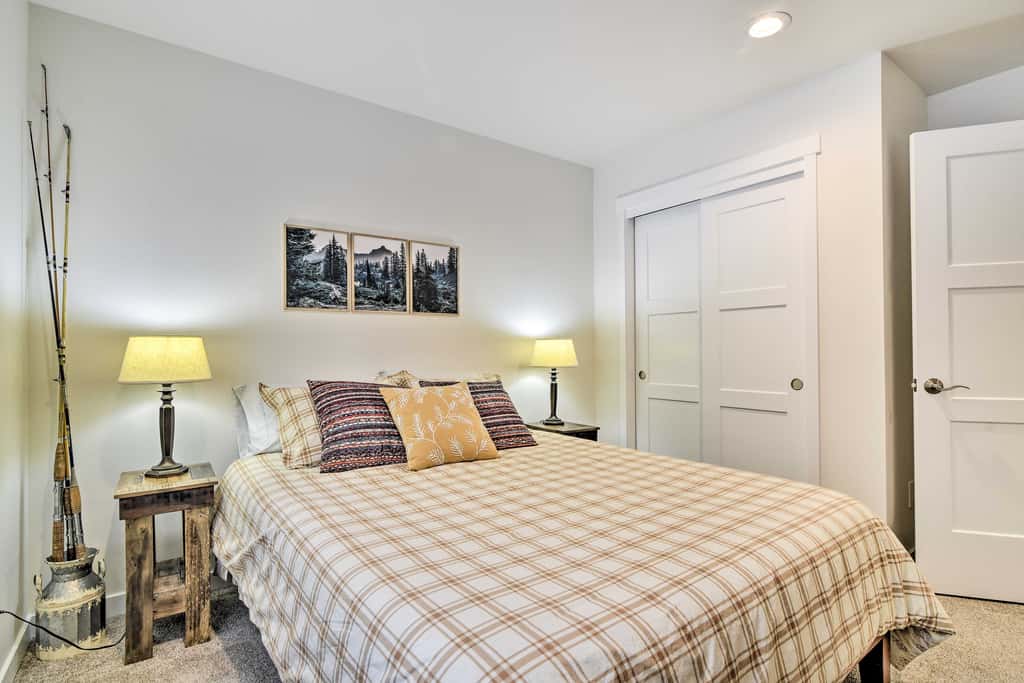 Family-Friendly Packwood Retreat w/ Deck!