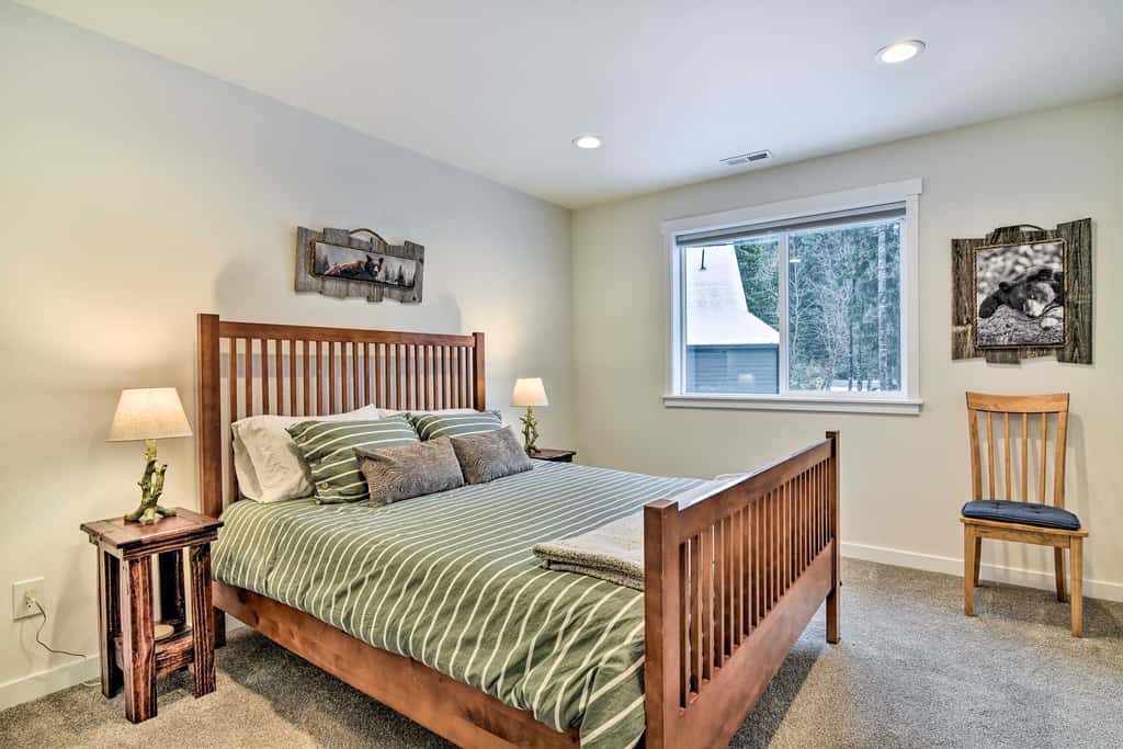 Family-Friendly Packwood Retreat w/ Deck!