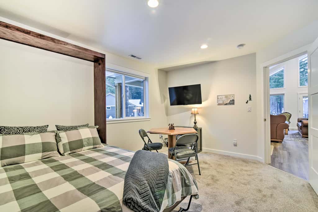 Family-Friendly Packwood Retreat w/ Deck!