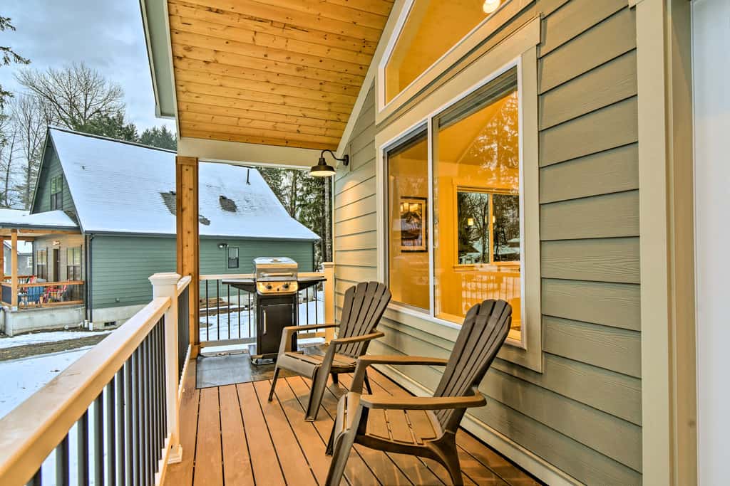 Family-Friendly Packwood Retreat w/ Deck!