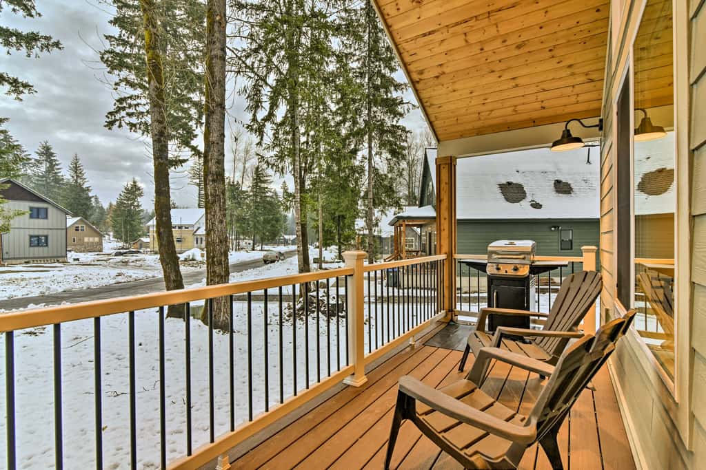 Family-Friendly Packwood Retreat w/ Deck!