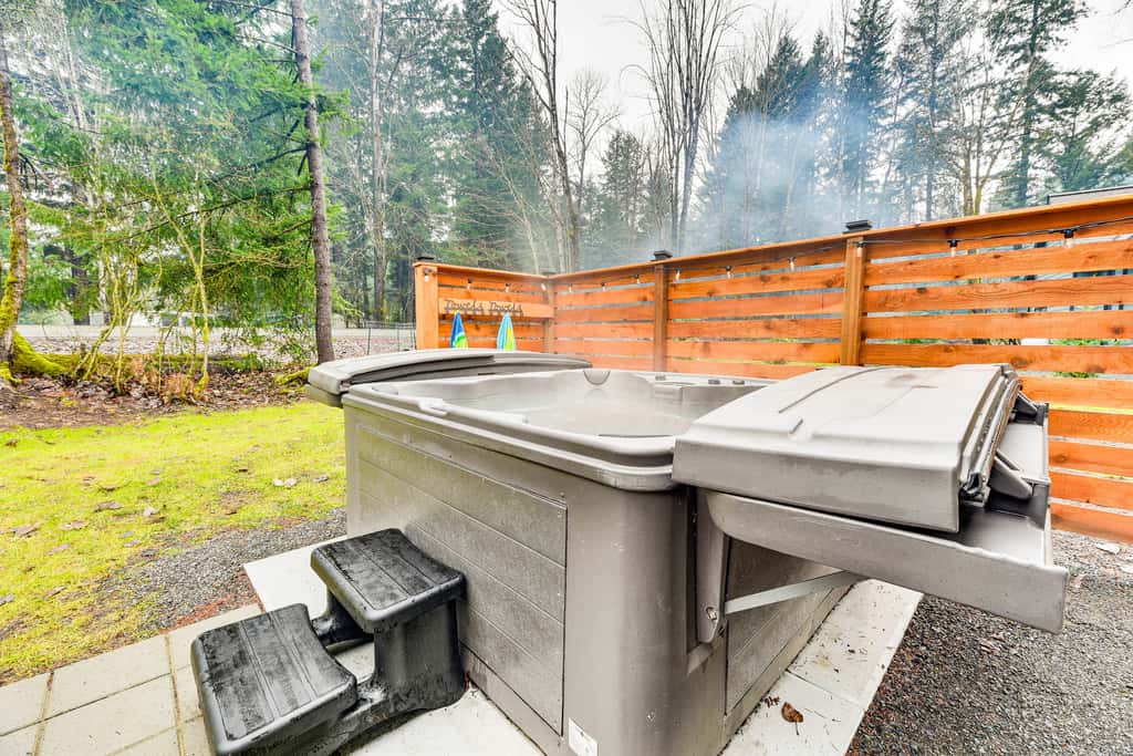 Family-Friendly Packwood Retreat w/ Deck!