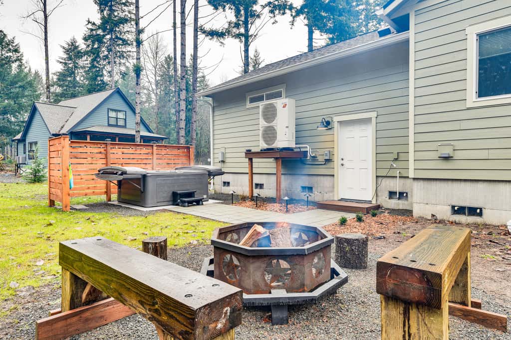 Family-Friendly Packwood Retreat w/ Deck!