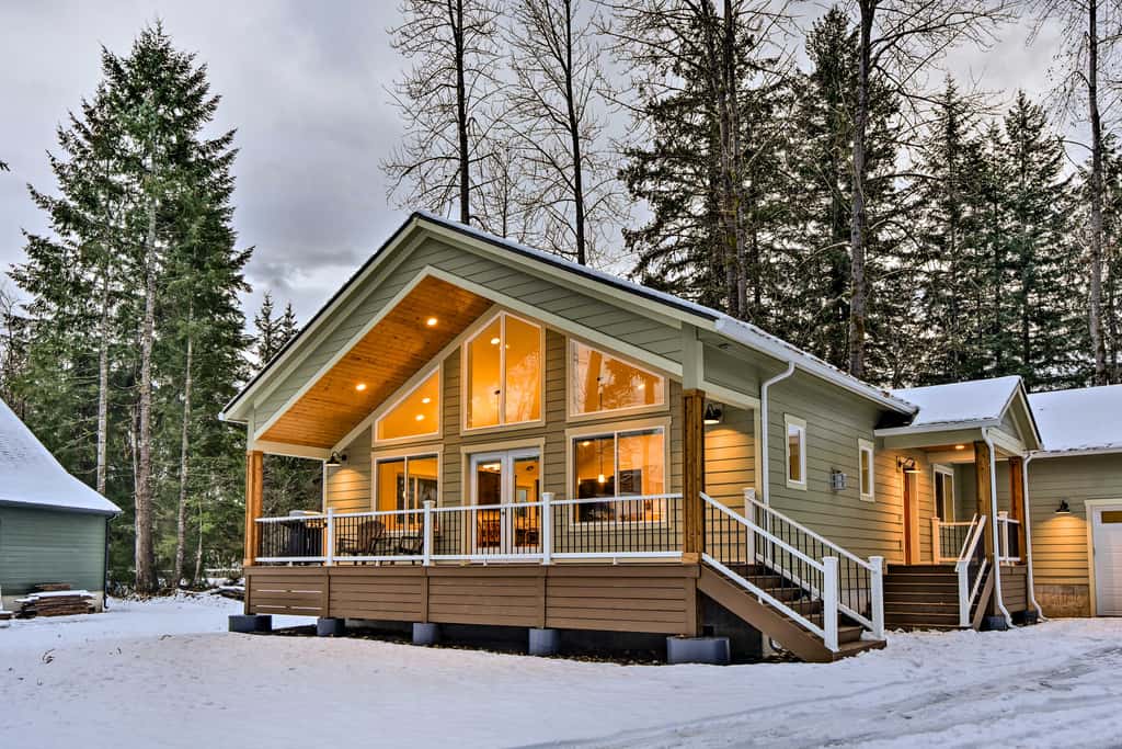 Family-Friendly Packwood Retreat w/ Deck!