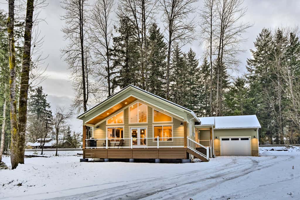 Family-Friendly Packwood Retreat w/ Deck!
