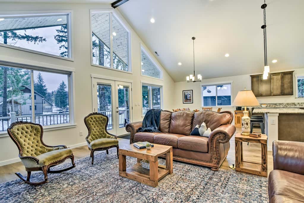 Family-Friendly Packwood Retreat w/ Deck!