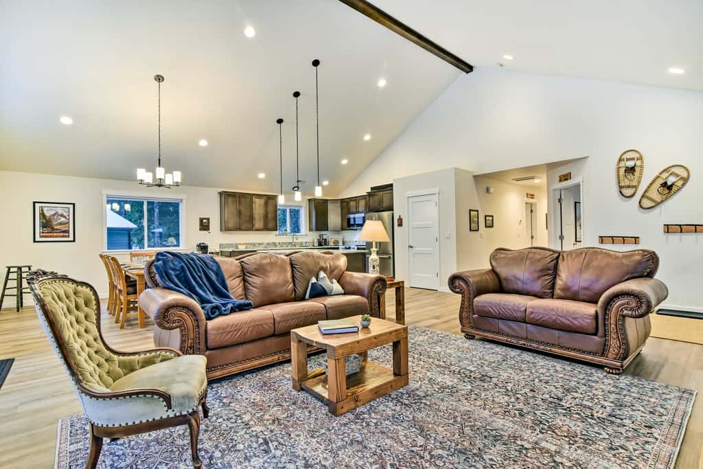 Family-Friendly Packwood Retreat w/ Deck!