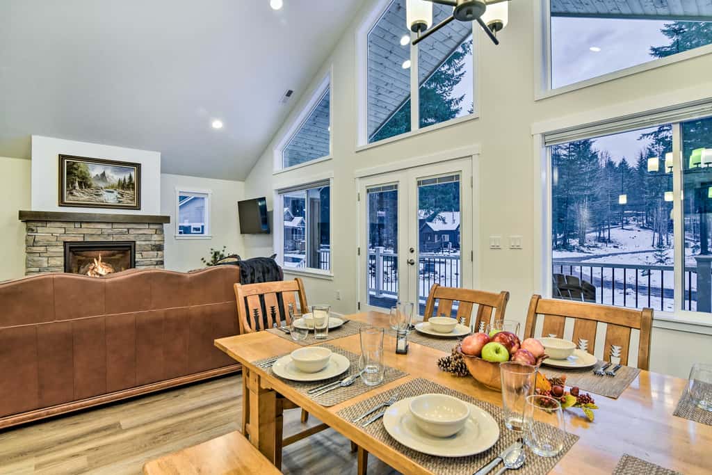 Family-Friendly Packwood Retreat w/ Deck!