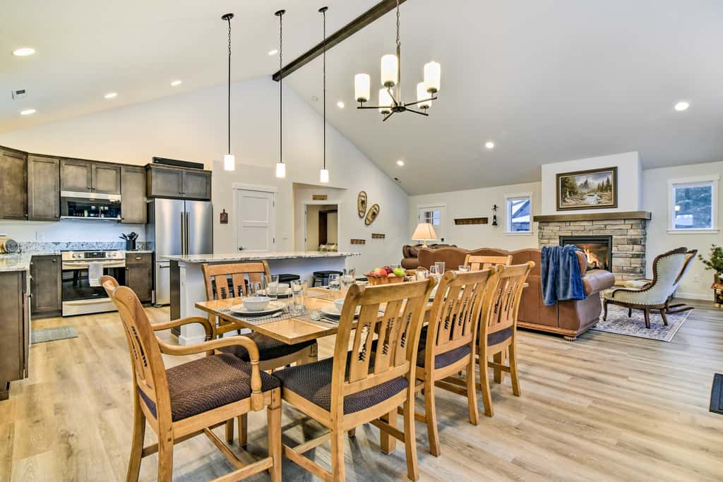 Family-Friendly Packwood Retreat w/ Deck!