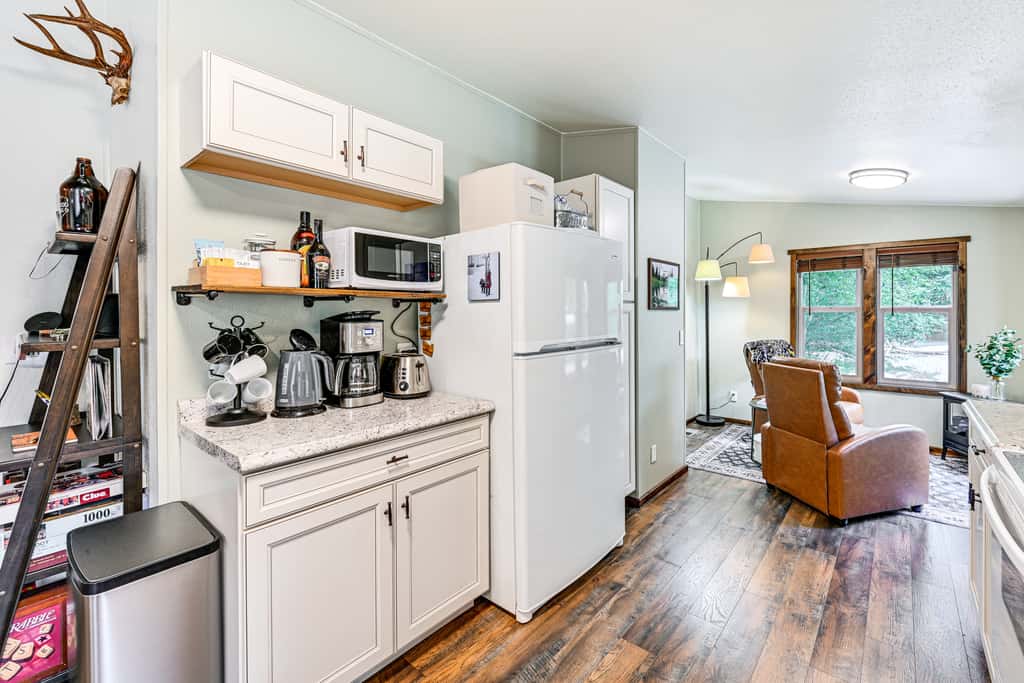 Gateway to Mt Rainier: Riverfront Haven w/ Hot Tub