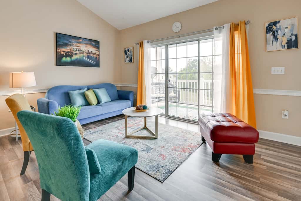 Charming Condo w/ Balcony, 1 Mi to UNC Charlotte!