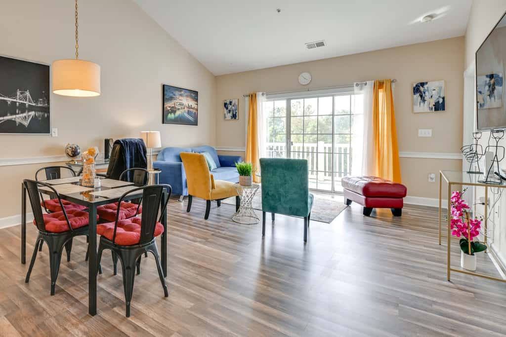 Charming Condo w/ Balcony, 1 Mi to UNC Charlotte!