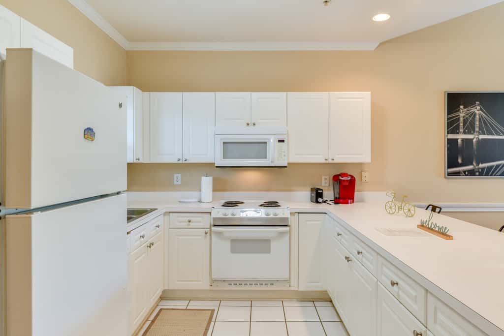 Charming Condo w/ Balcony, 1 Mi to UNC Charlotte!