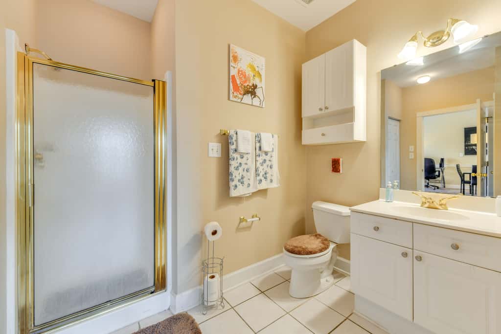 Charming Condo w/ Balcony, 1 Mi to UNC Charlotte!