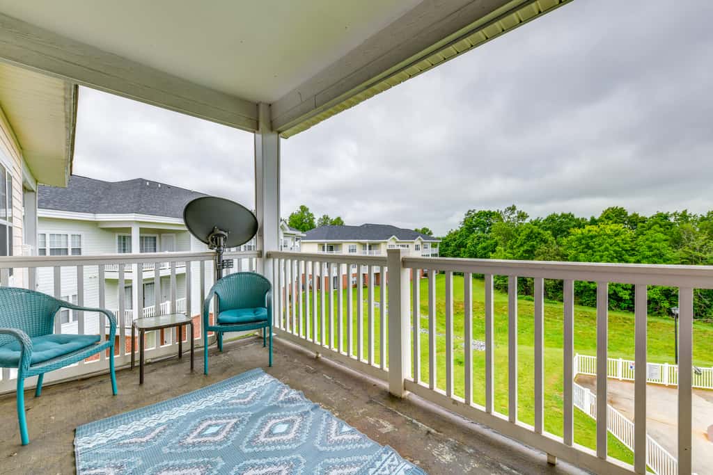 Charming Condo w/ Balcony, 1 Mi to UNC Charlotte!