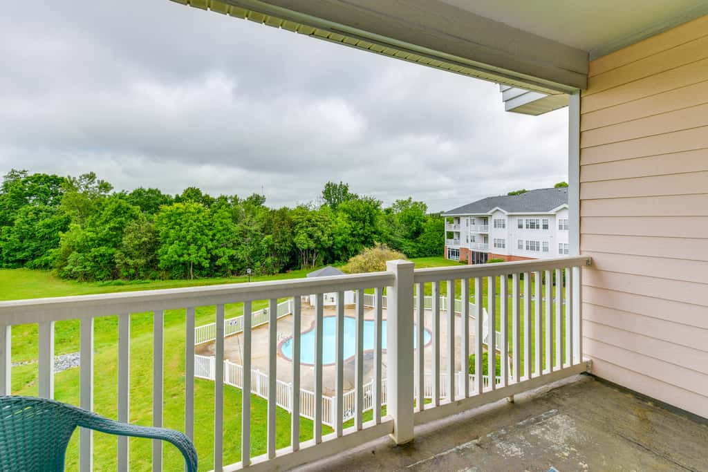 Charming Condo w/ Balcony, 1 Mi to UNC Charlotte!