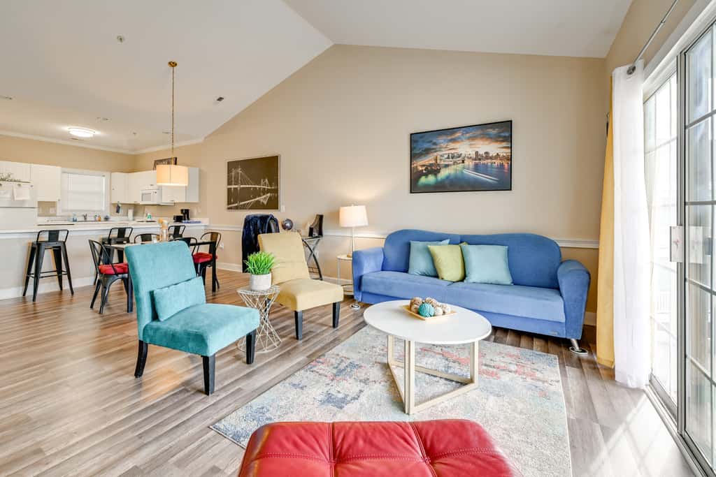 Charming Condo w/ Balcony, 1 Mi to UNC Charlotte!