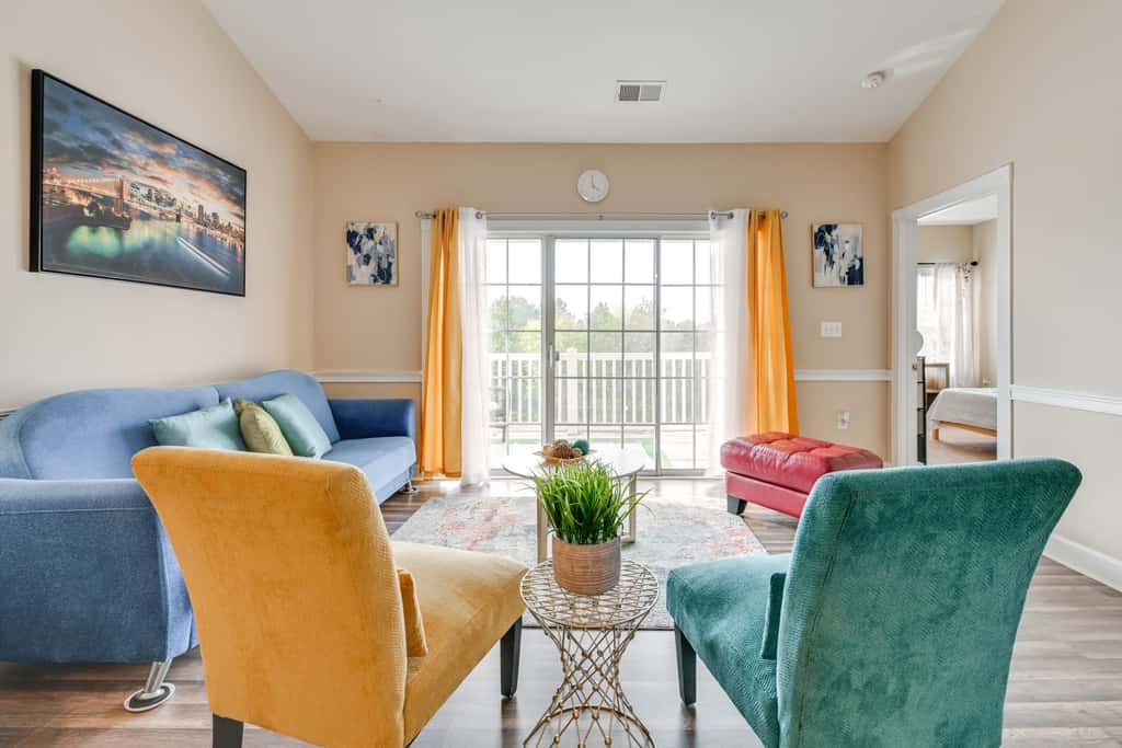 Charming Condo w/ Balcony, 1 Mi to UNC Charlotte!