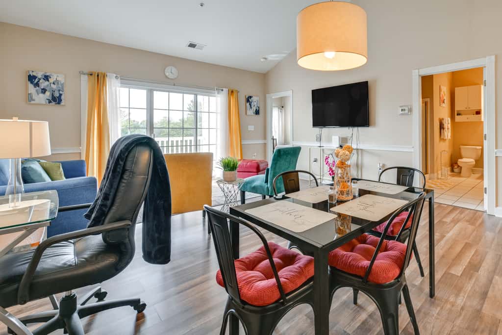 Charming Condo w/ Balcony, 1 Mi to UNC Charlotte!