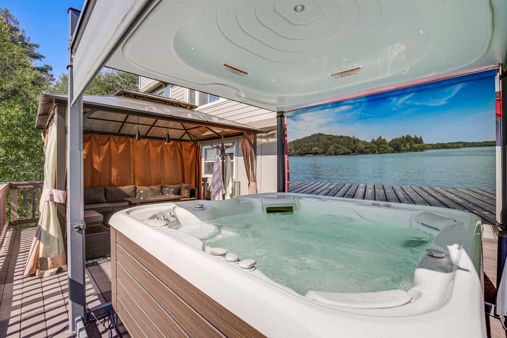 Mtn Views & Hot Tub: 4,300-Sq-Ft Oakland Retreat