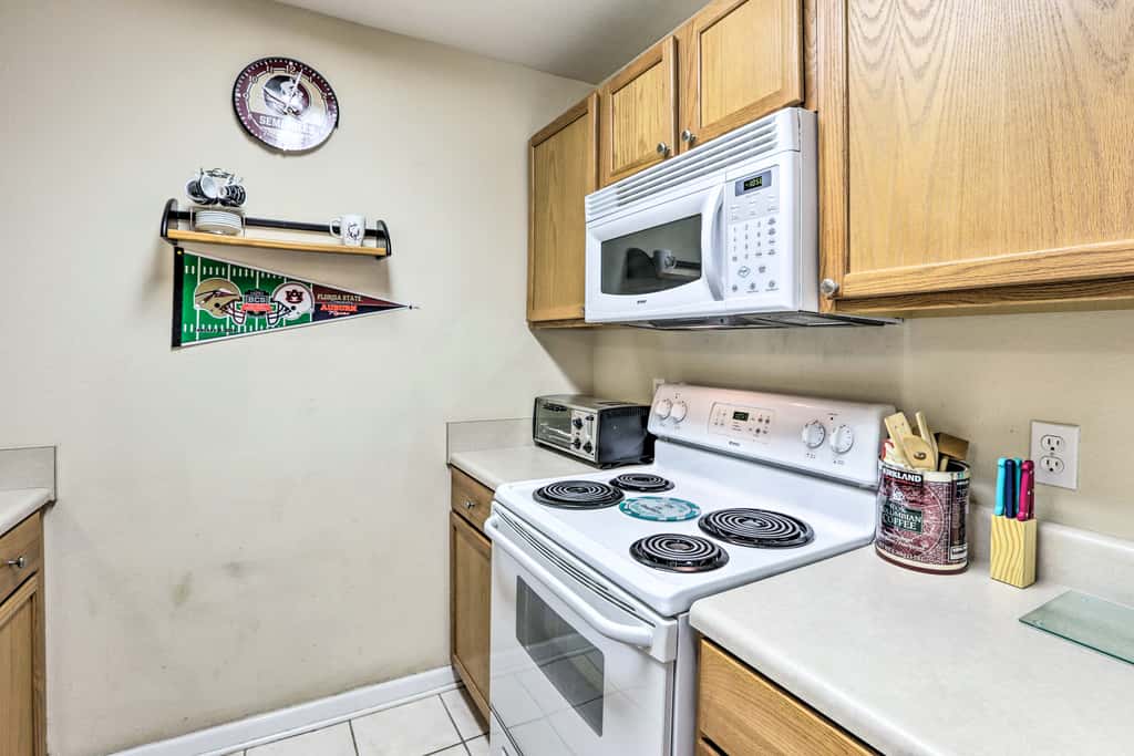 Tallahassee Townhome 4 Mi to College Town!