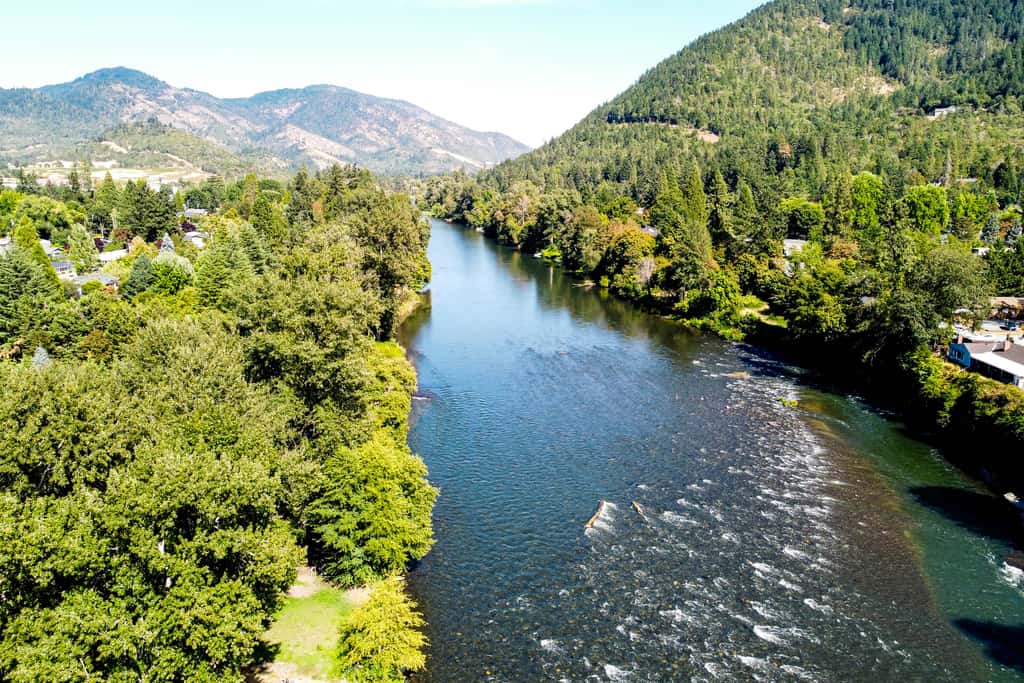Lovely Riverfront Grants Pass Home: Pool & Hot Tub