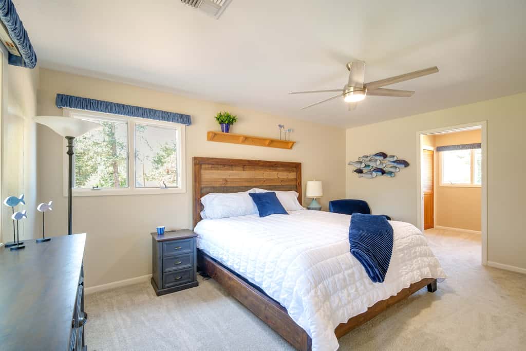 Lovely Riverfront Grants Pass Home: Pool & Hot Tub
