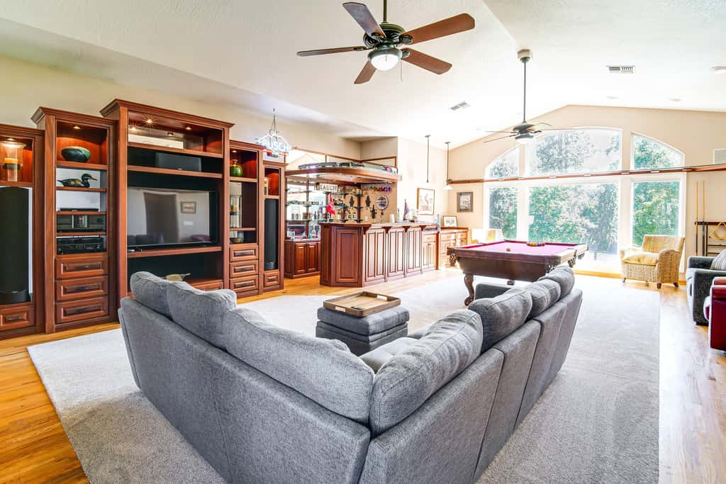 Lovely Riverfront Grants Pass Home: Pool & Hot Tub