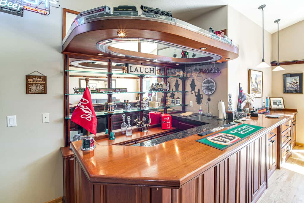 Lovely Riverfront Grants Pass Home: Pool & Hot Tub