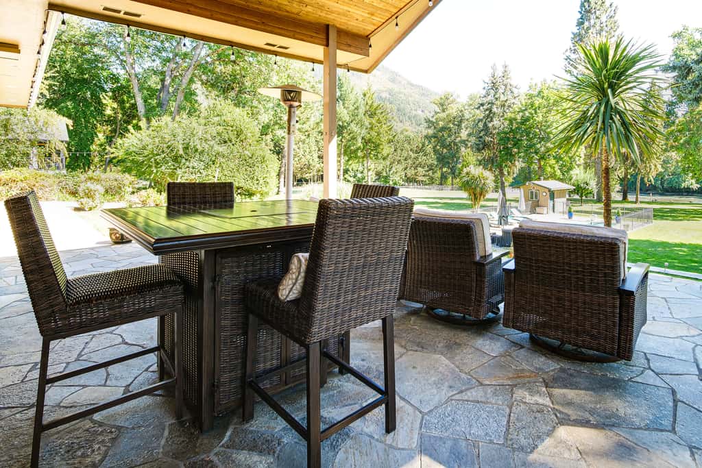 Lovely Riverfront Grants Pass Home: Pool & Hot Tub