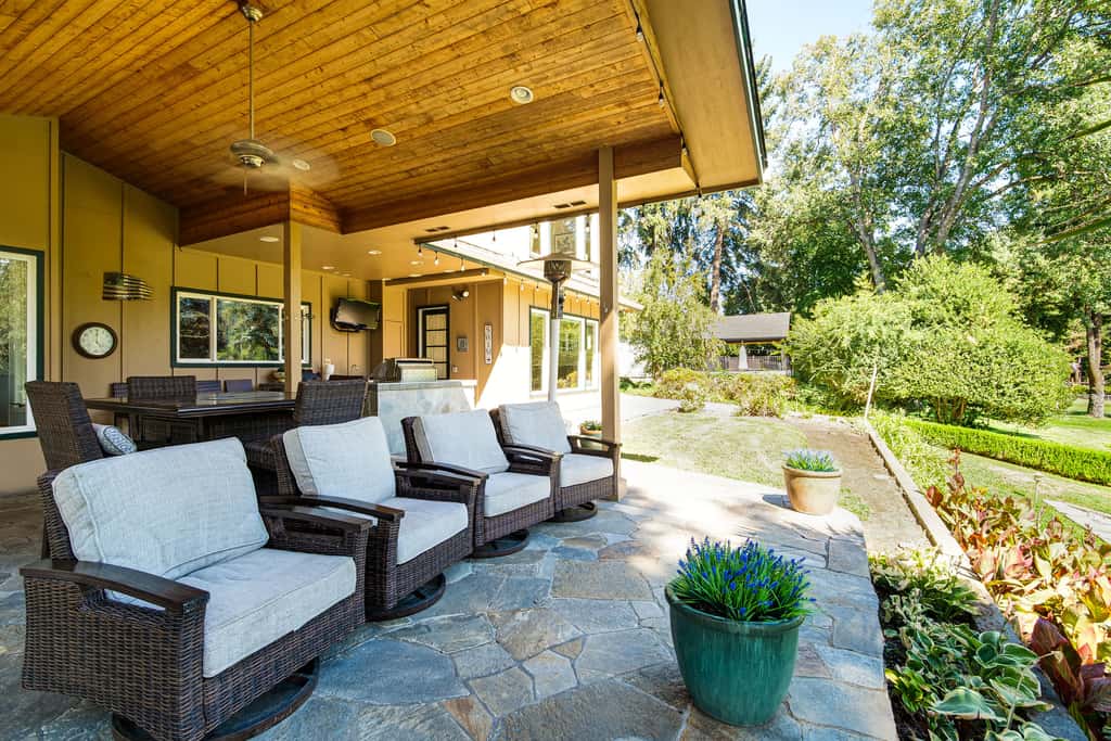 Lovely Riverfront Grants Pass Home: Pool & Hot Tub