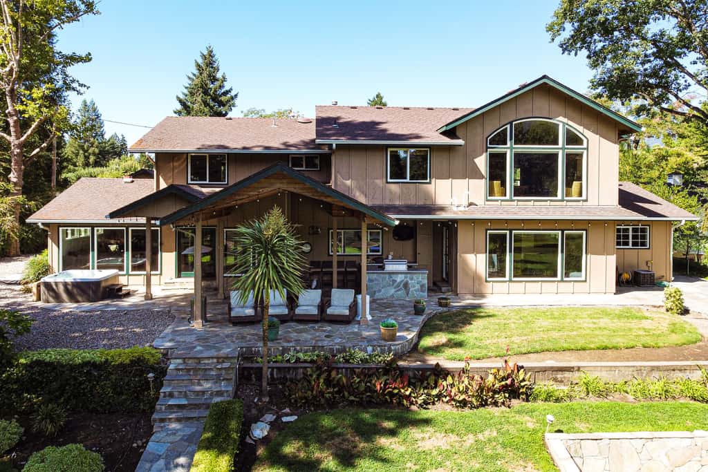 Lovely Riverfront Grants Pass Home: Pool & Hot Tub