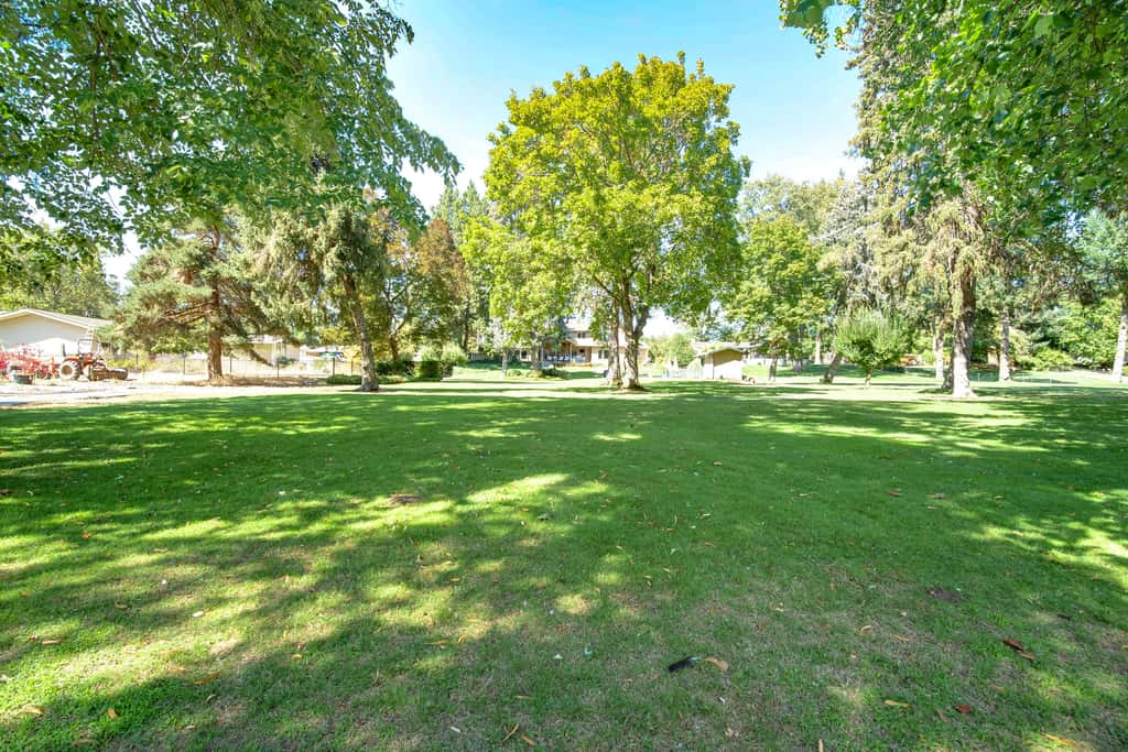 Lovely Riverfront Grants Pass Home: Pool & Hot Tub