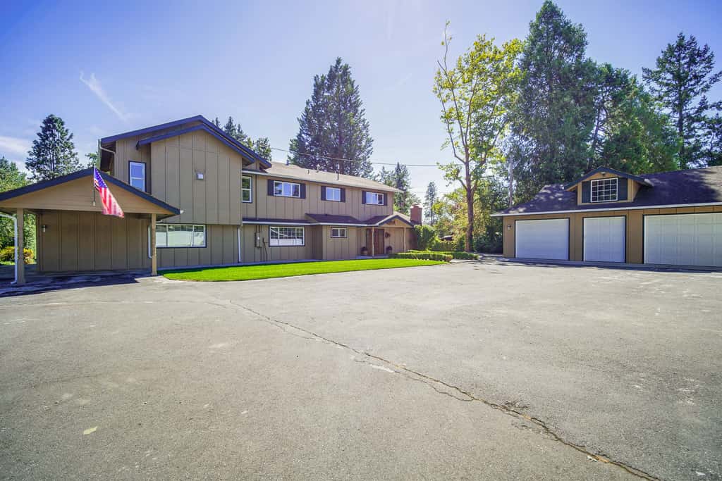 Lovely Riverfront Grants Pass Home: Pool & Hot Tub