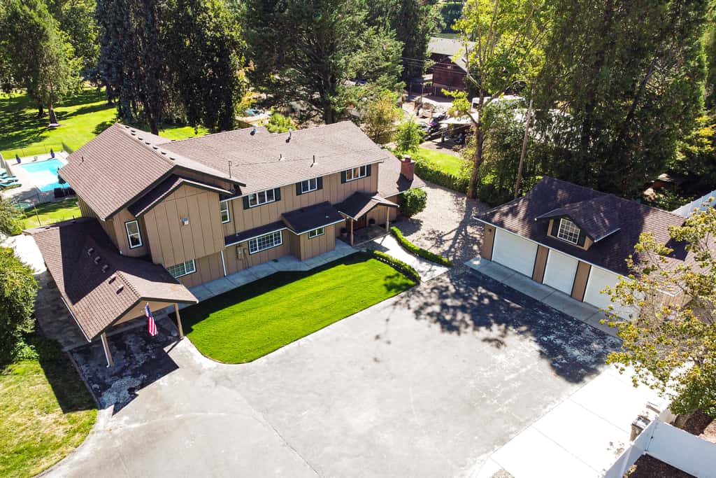 Lovely Riverfront Grants Pass Home: Pool & Hot Tub