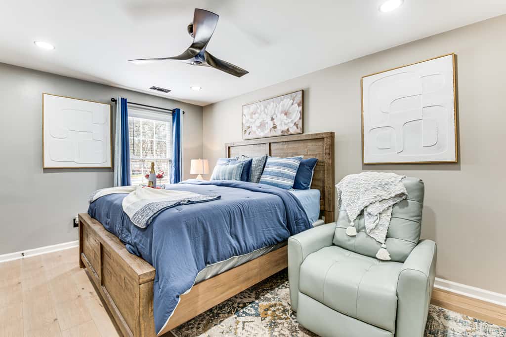 4 Mi to Airport: Atlanta Home w/ Deck & Hot Tub