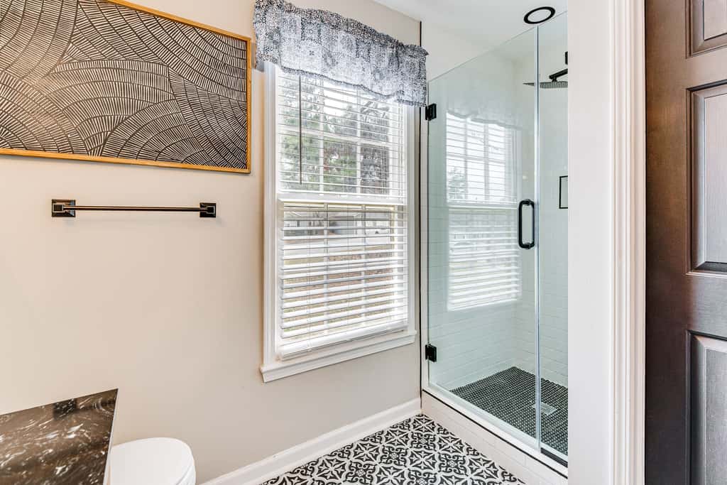 4 Mi to Airport: Atlanta Home w/ Deck & Hot Tub