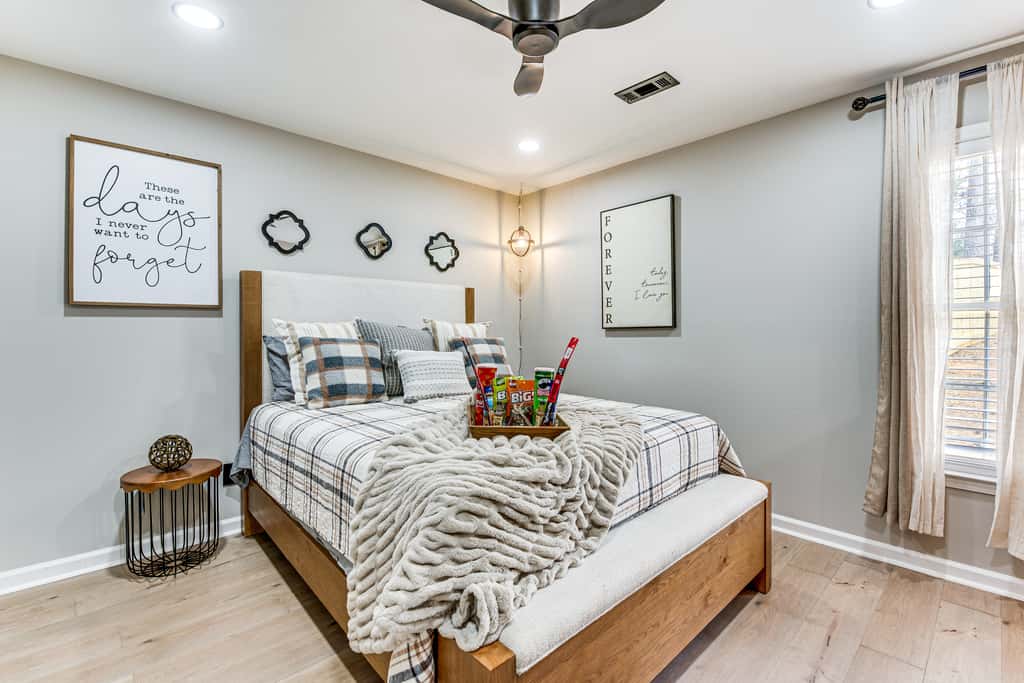 4 Mi to Airport: Atlanta Home w/ Deck & Hot Tub