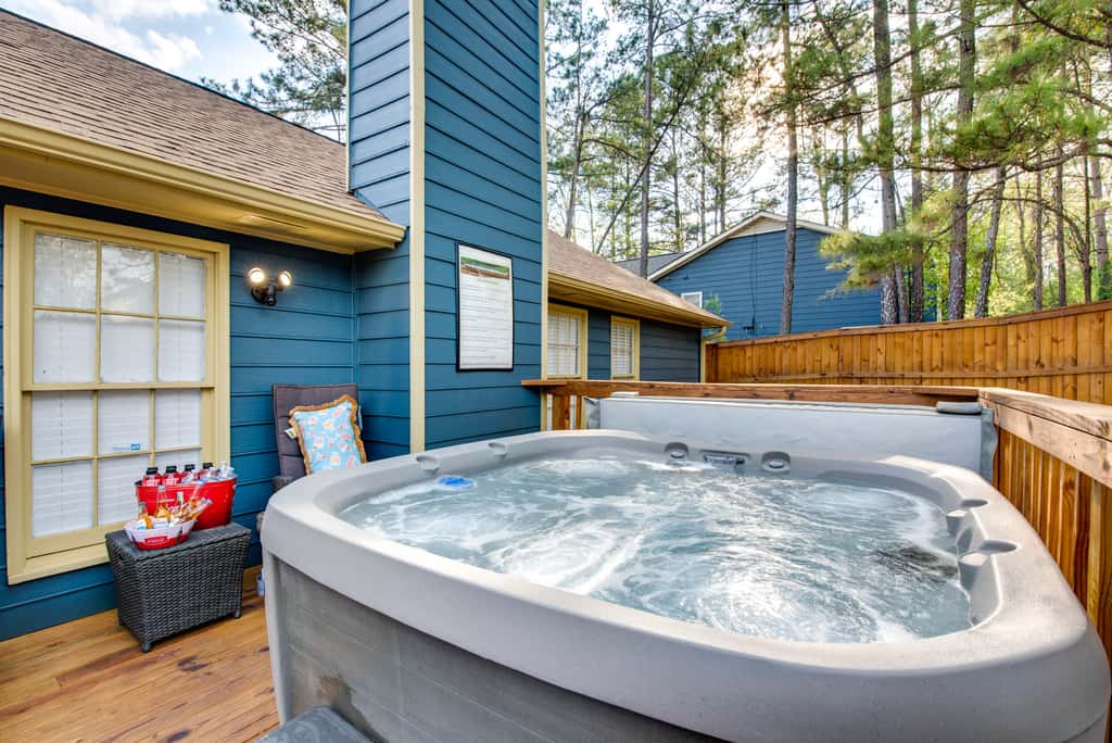 4 Mi to Airport: Atlanta Home w/ Deck & Hot Tub