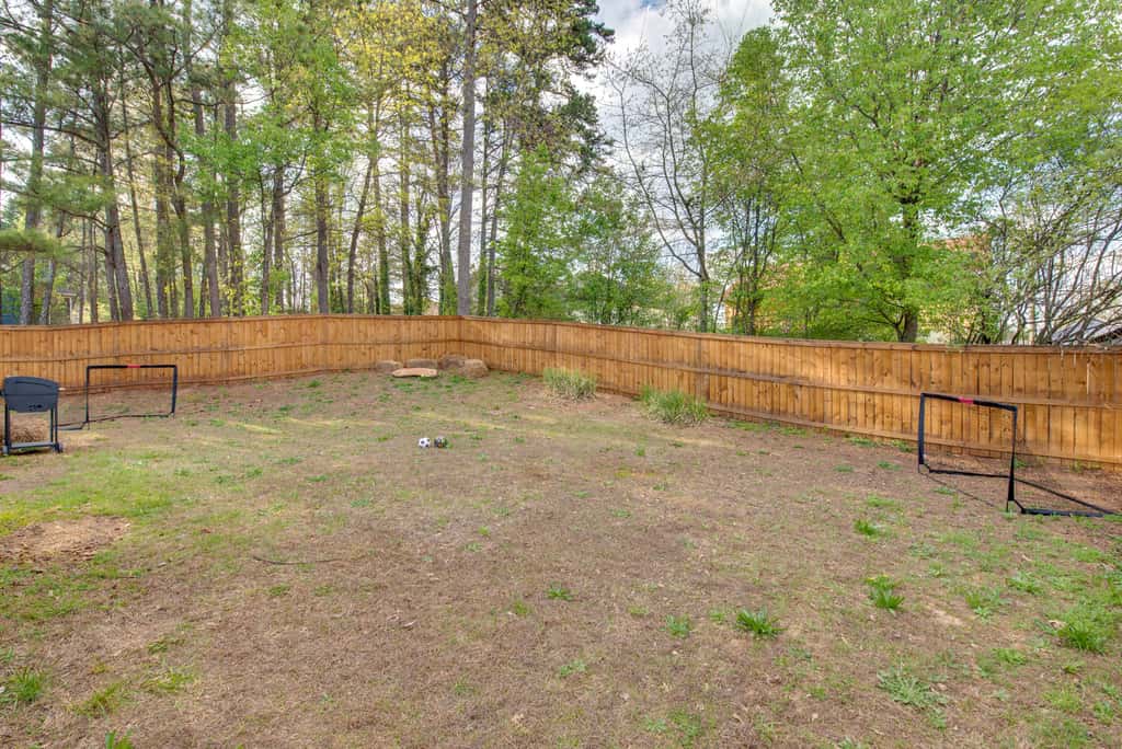 4 Mi to Airport: Atlanta Home w/ Deck & Hot Tub