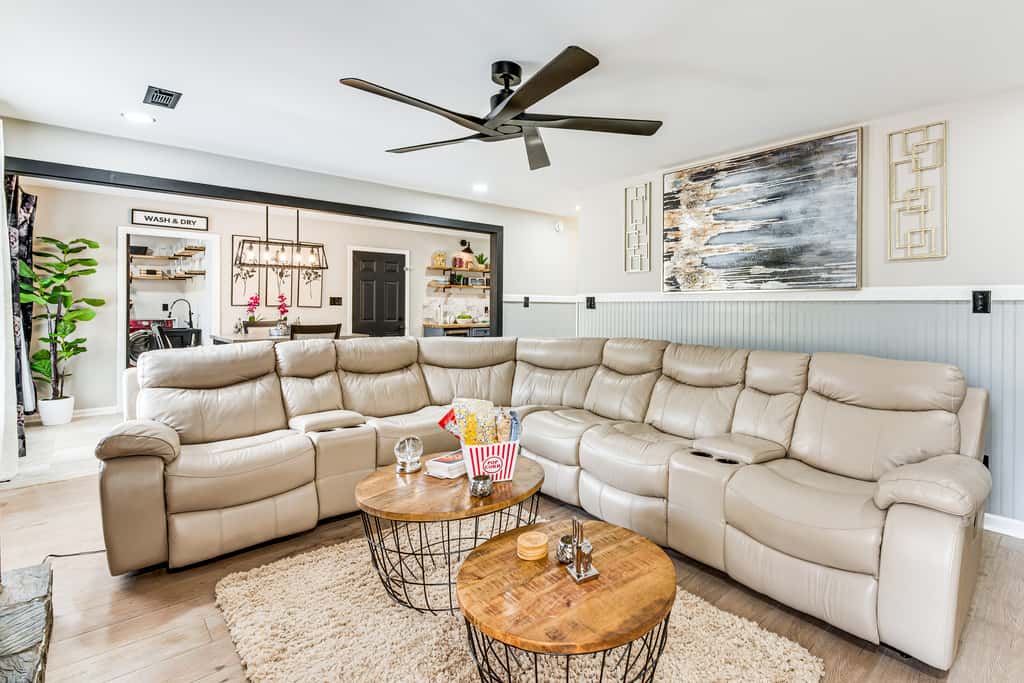4 Mi to Airport: Atlanta Home w/ Deck & Hot Tub