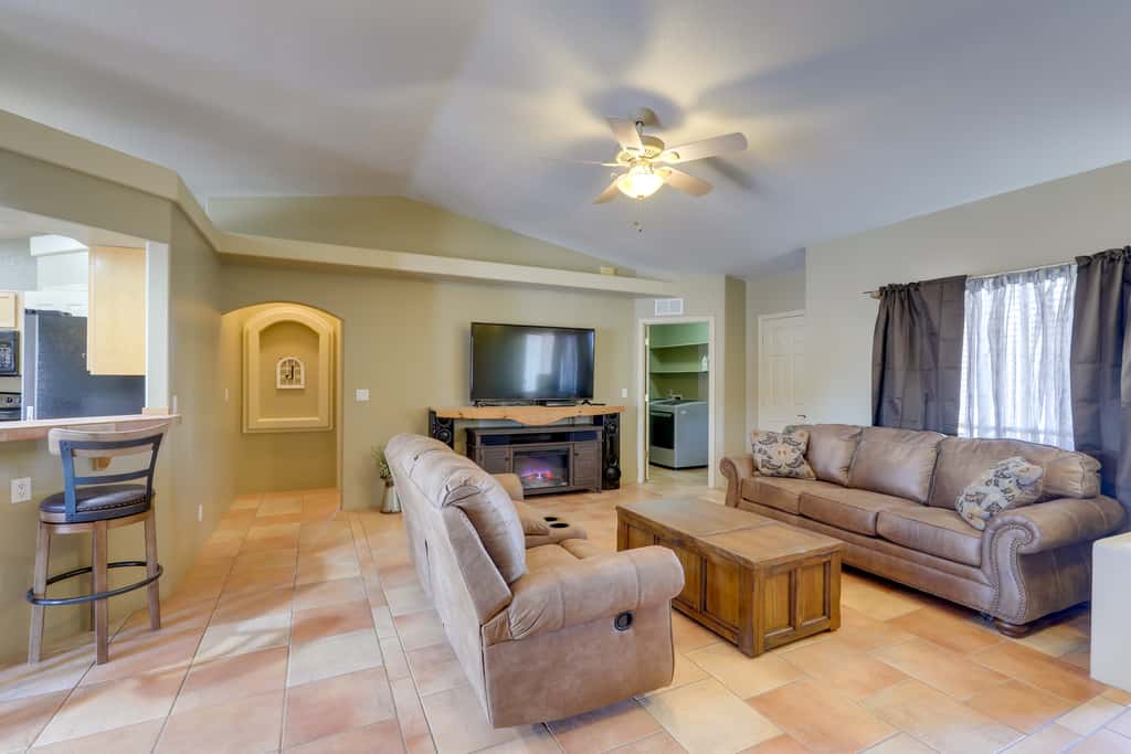 Lake Havasu Getaway w/ Patio - Hike, Swim, & Golf!